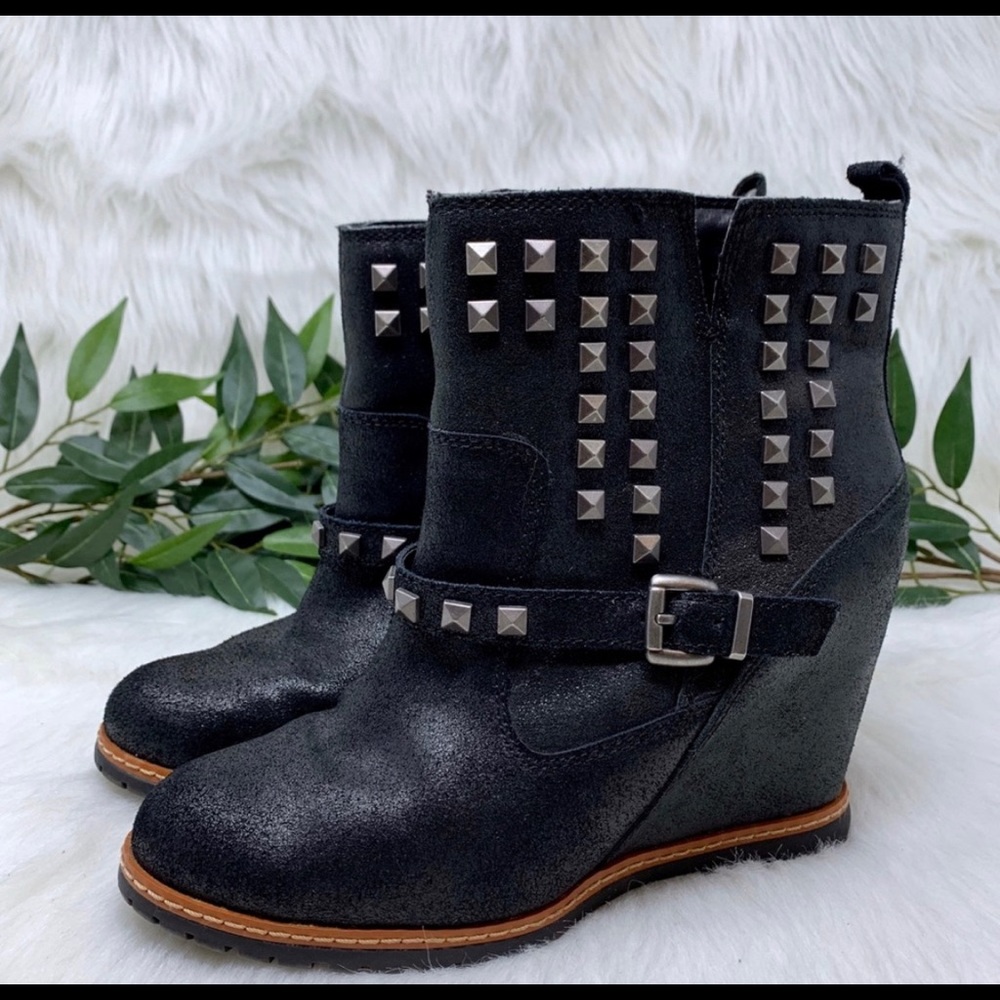 Studded Wedge Booties 💥